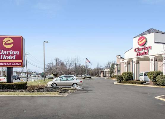 Clarion Hotel & Conference Center Ronkonkoma MacArthur Airport 1