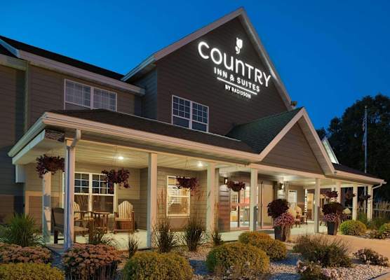 Country Inn & Suites by Radisson, Decorah, IA 1
