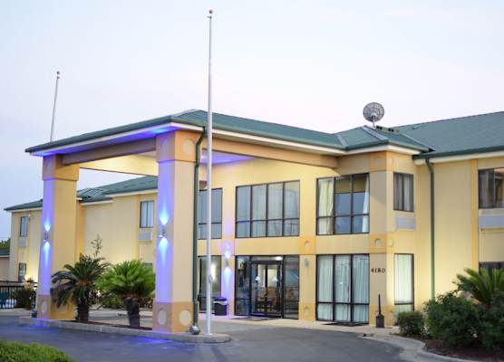 Days Inn by Wyndham Montgomery 1