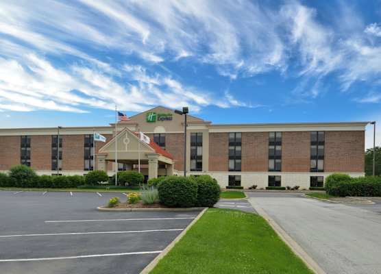 Holiday Inn Express CRESTWOOD by IHG 1