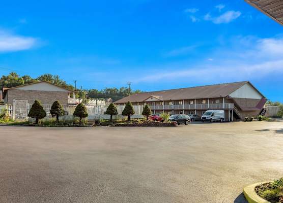 Days Inn by Wyndham Huntington 1