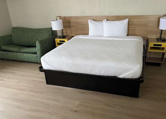 Days Inn by Wyndham Amherst OH - Near Cleveland Cedar Point & Lake Erie 1