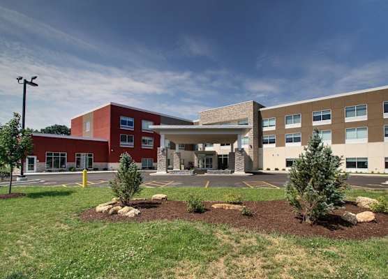 Holiday Inn Express & Suites GALESBURG by IHG 1