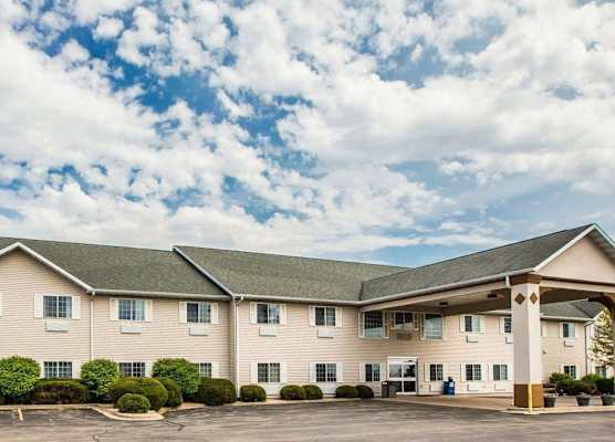 Quality Inn & Suites Dixon near I-88 1