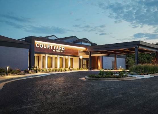 Courtyard St. Louis Westport Plaza 1