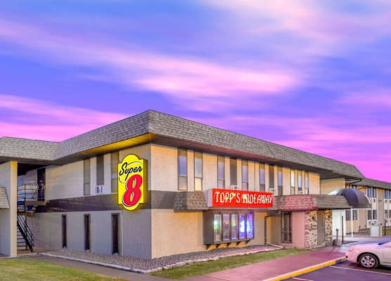 Super 8 by Wyndham Windsor/Madison North 1
