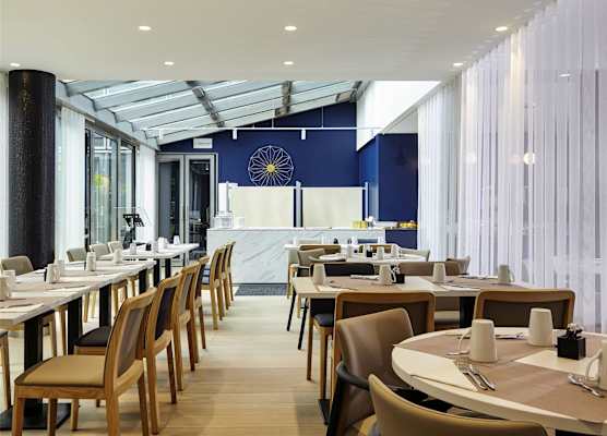 Mercure Paris la Défense Grande Arche 1