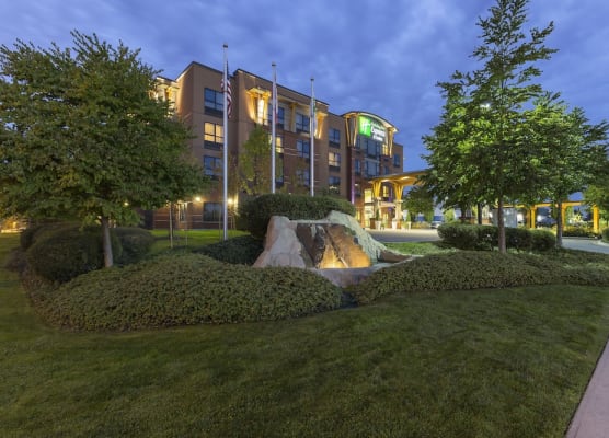Holiday Inn Express & Suites RIVERPORT RICHMOND by IHG 1