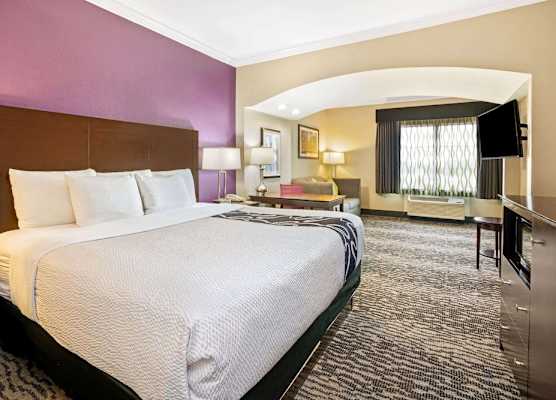 La Quinta by Wyndham Houston - Magnolia 1