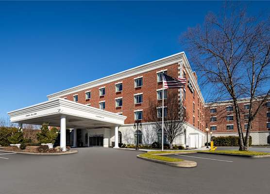 Hampton Inn & Suites Rockville Centre 1