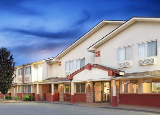 Super 8 by Wyndham Kingston 1