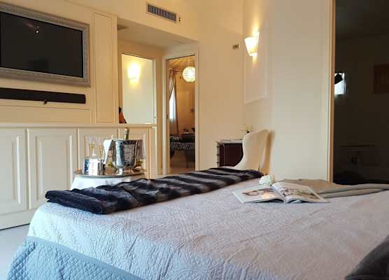 White House Luxury Hospitality 1