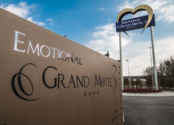 Emotional Grand Motel 1