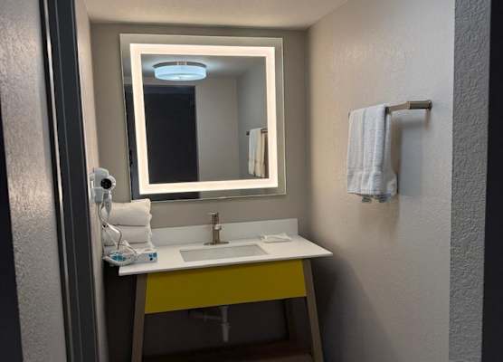 Days Inn by Wyndham Reno 1