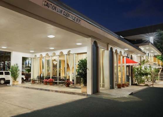 Travelodge by Wyndham Bakersfield 1
