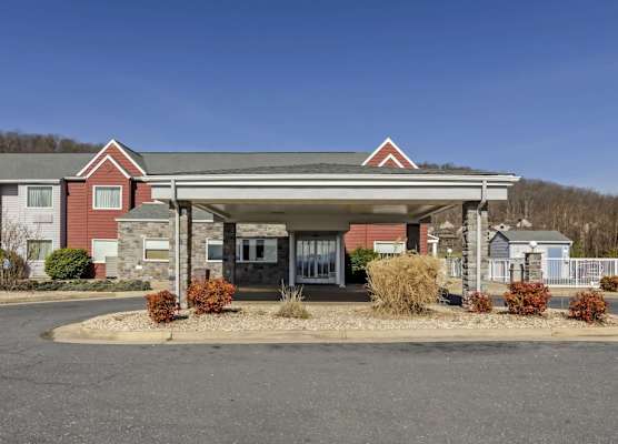 Clarion Pointe Staunton East 1