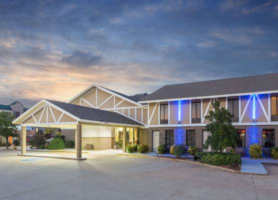 Super 8 by Wyndham Bentonville 1