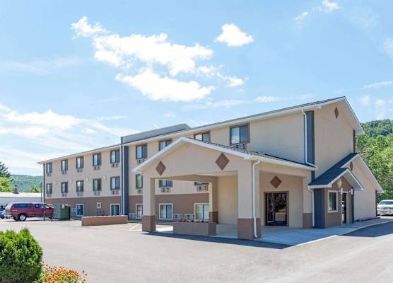 Super 8 by Wyndham Bath Hammondsport Area 1