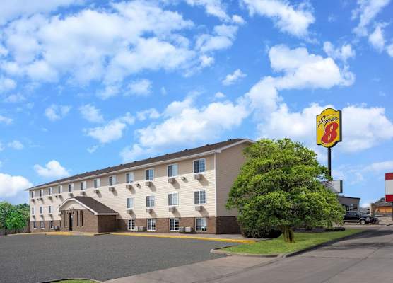 Super 8 by Wyndham Clinton 1