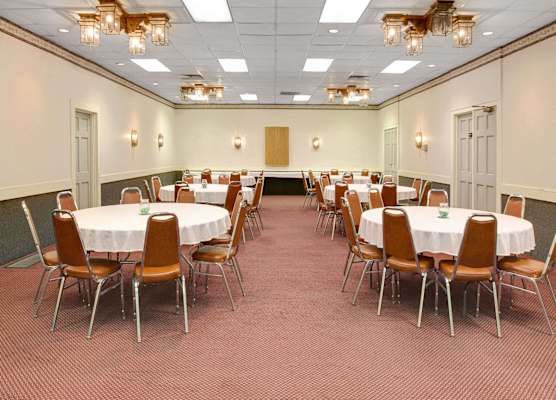 Super 8 by Wyndham Norman 1
