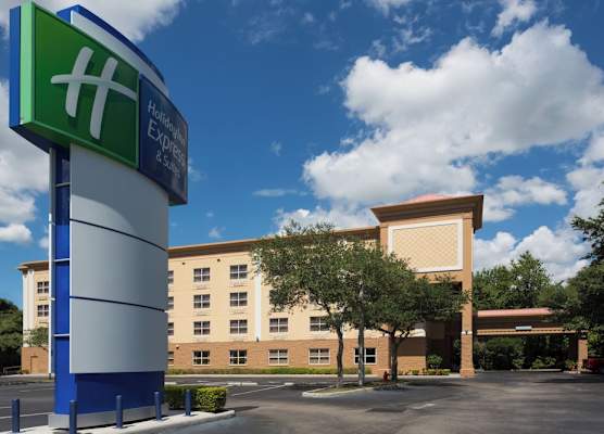 Holiday Inn Express & Suites PLANT CITY by IHG 1