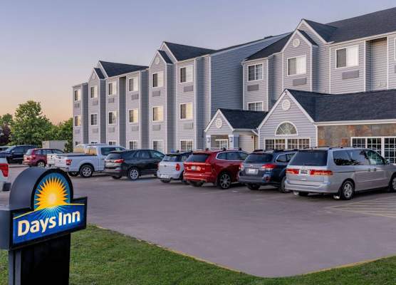 Days Inn & Suites by Wyndham Greeley 1
