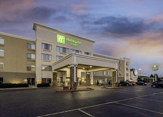 Holiday Inn & Suites WAUSAU-ROTHSCHILD by IHG 1