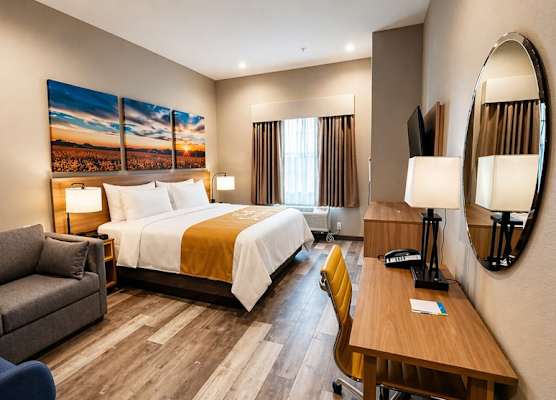 Days Inn & Suites by Wyndham Tomball Houston NW 1