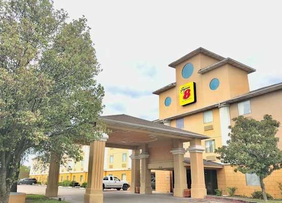 Super 8 by Wyndham Temple I-35 1