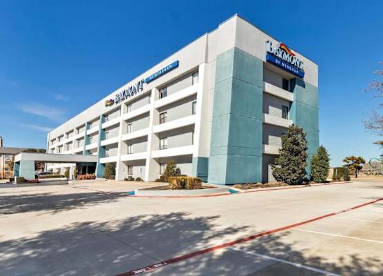 Baymont by Wyndham Arlington At Six Flags Dr 1