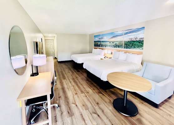 Days Inn by Wyndham Burleson Ft. Worth 1