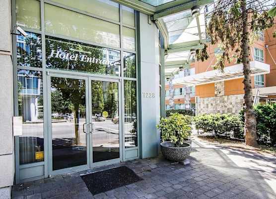Comfort Hotel Vancouver Airport 1