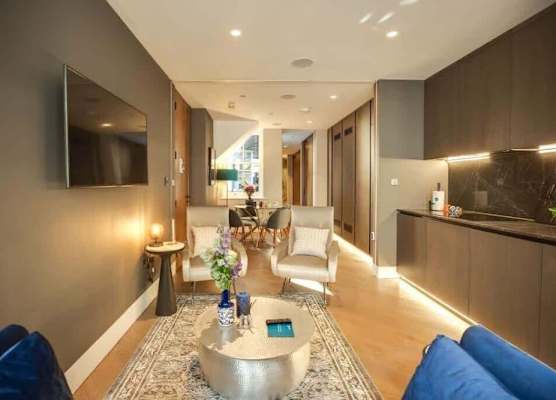 Sleek Soho Apartment - King bed - AC - Sleeps 4 1