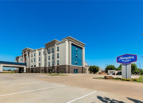 Hampton Inn and Suites Pauls Valley 1