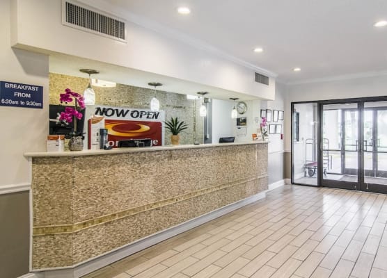 Econo Lodge Darien 1