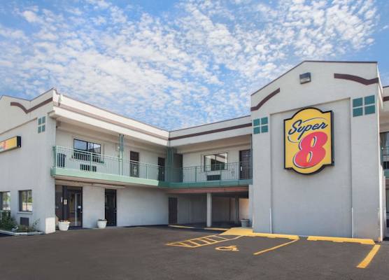 Super 8 by Wyndham Chicago/Rosemont/O'Hare/SE 1