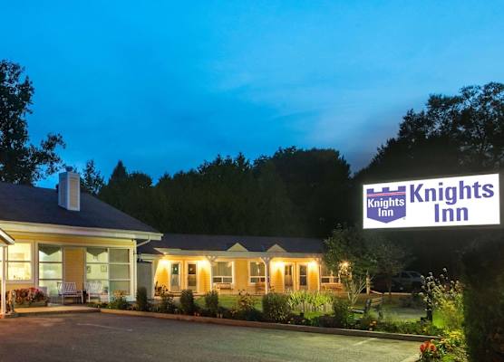 Knights Inn Bracebridge 1