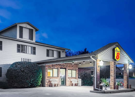 Super 8 by Wyndham Monroe WI 1