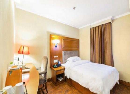 ibis Chongqing Ranjiaba 1