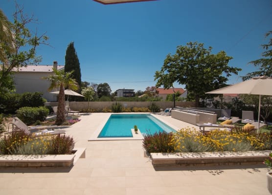 Seagull Pool Apartments & Studios 1