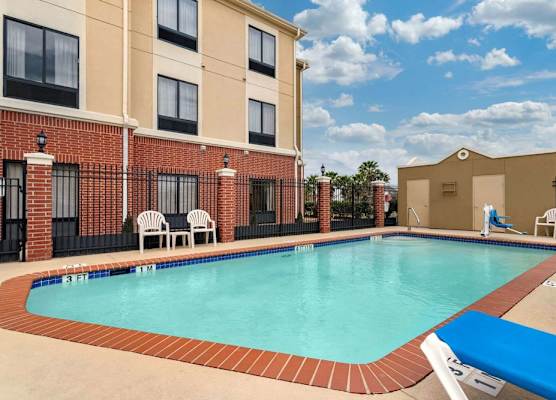 Comfort Inn & Suites Port Arthur-Port Neches 1