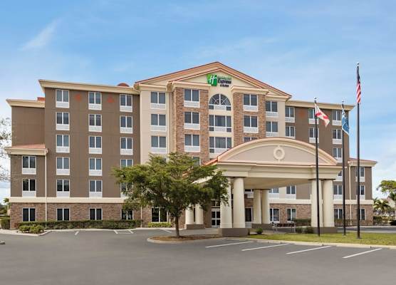 Holiday Inn Express & Suites FT MYERS EAST- THE FORUM by IHG 1
