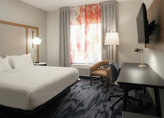 Fairfield Inn and Suites Cleveland 1