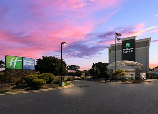 Holiday Inn Express HAMPTON - COLISEUM CENTRAL by IHG 1