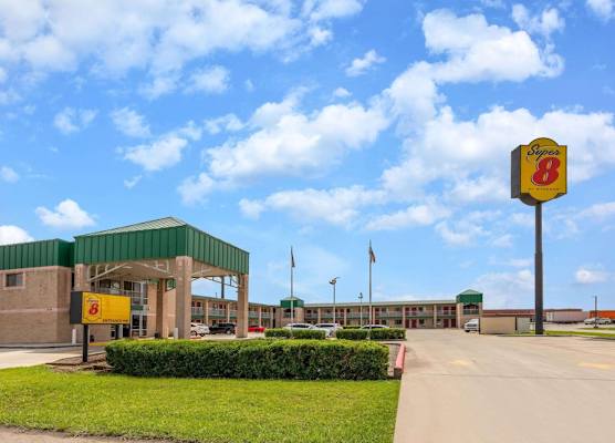 Super 8 by Wyndham Seguin 1