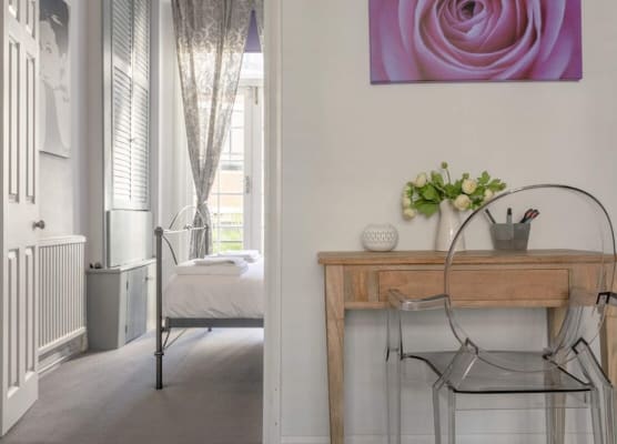 Stylish Apartment near Battersea Park 1