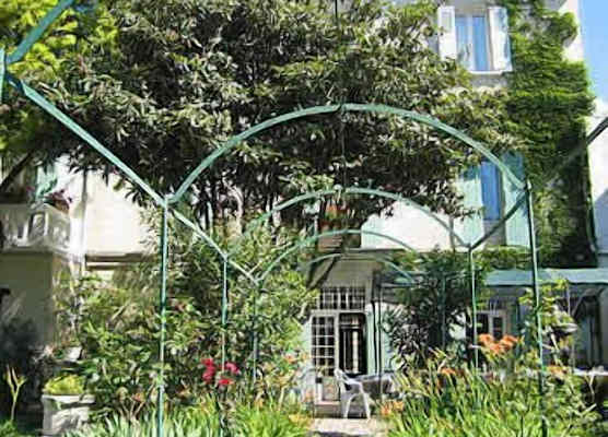 Au Saint Roch - Hôtel et Jardin 1