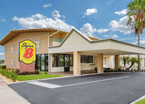 Super 8 by Wyndham Melbourne 1