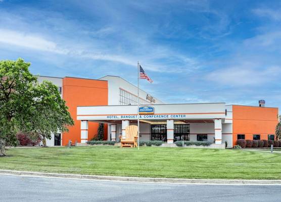 Howard Johnson by Wyndham Lima 1