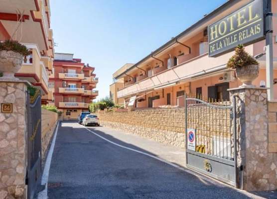 Hotel De La Ville Relais 1
